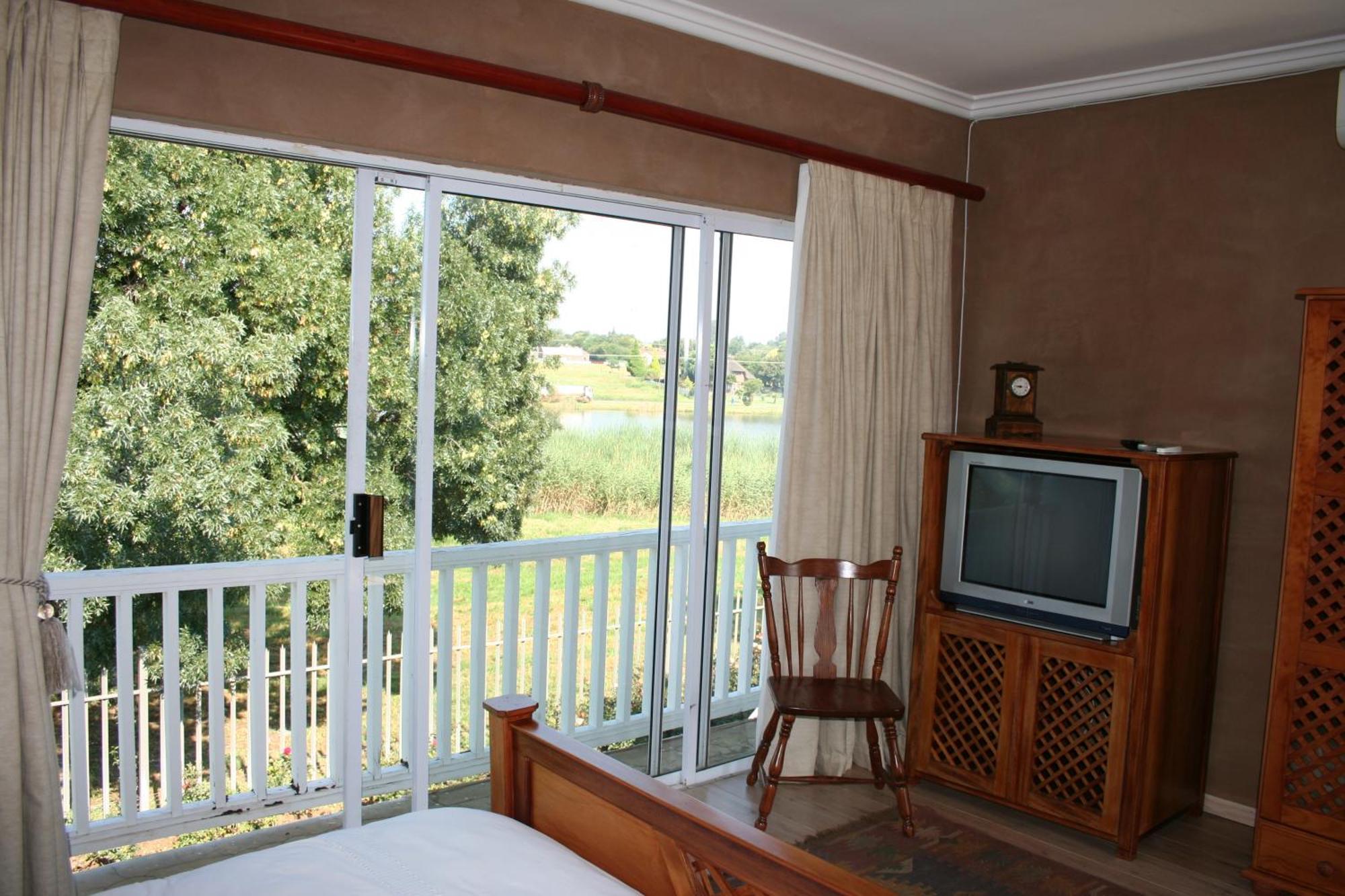 Indigo Moon Guesthouse Lichtenburg Exterior foto