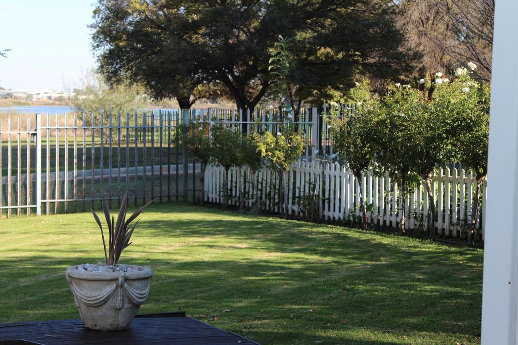 Indigo Moon Guesthouse Lichtenburg Exterior foto
