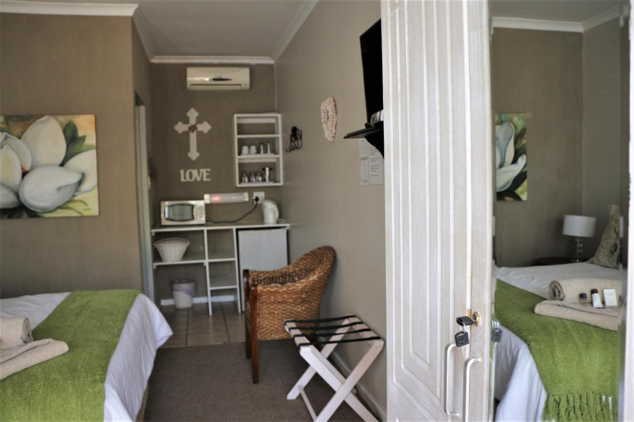 Indigo Moon Guesthouse Lichtenburg Exterior foto